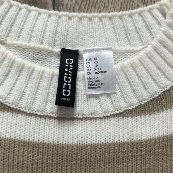 White and beige knit cropped shirt from h and m Size US XS - EUR XS - MX XCH - Picture 2 of 2